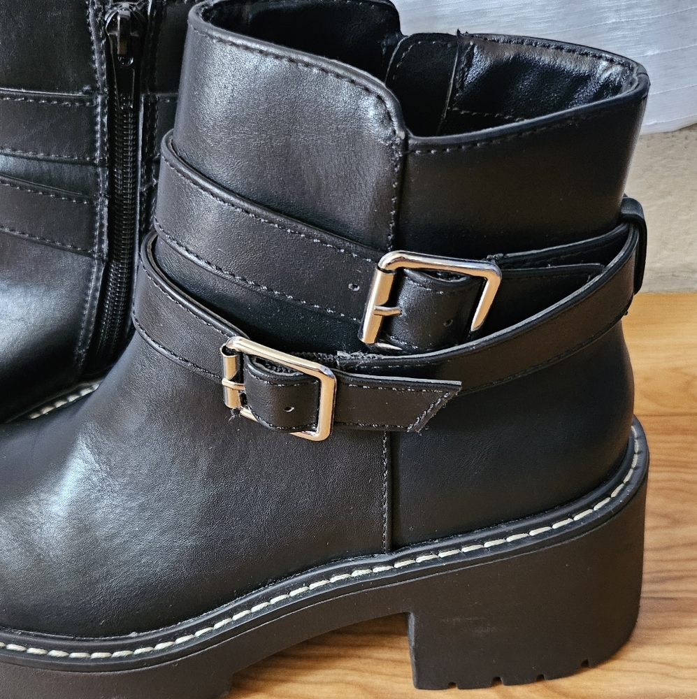 Madden Girl  Black Ankle Boots - Picture 5 of 8